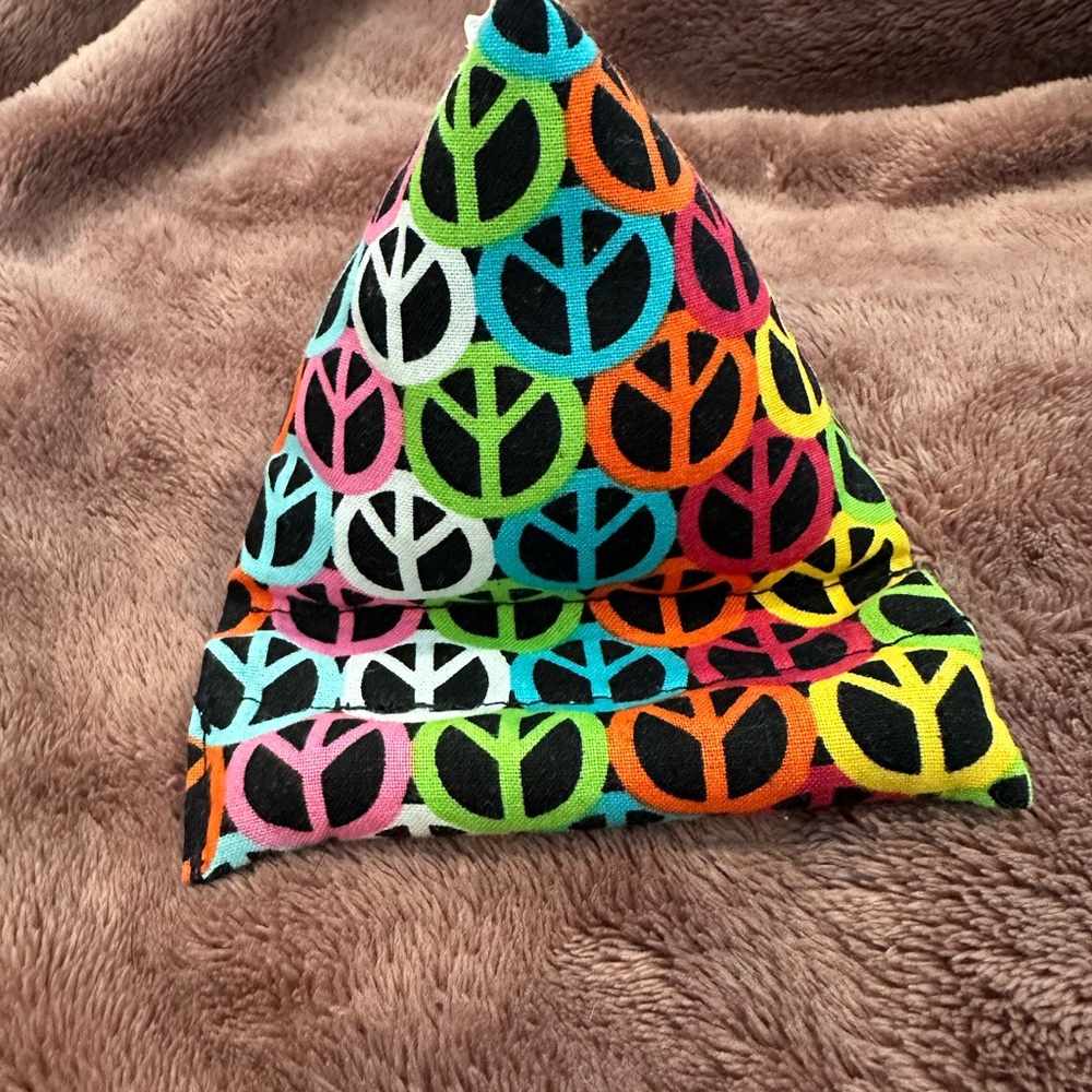 Bean filled triangle phone stand